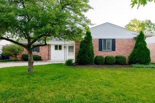 2751 Aurora St in Ann Arbor, MI - Building Photo