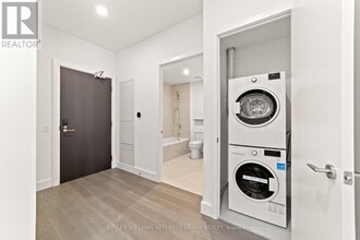 1006 Sheppard Ave E in Toronto, ON - Building Photo - Building Photo