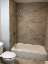 1 Howard Ave, Unit APT 2 in Attleboro, MA - Foto de edificio - Building Photo