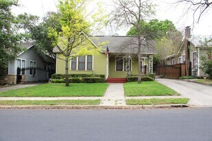 127 Normandy Ave in Alamo Heights, TX - Building Photo