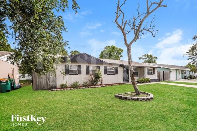 8275 Jacaranda Ave in Seminole, FL - Building Photo - Building Photo