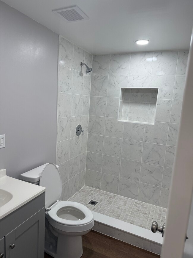 property at 214 N Poplar St