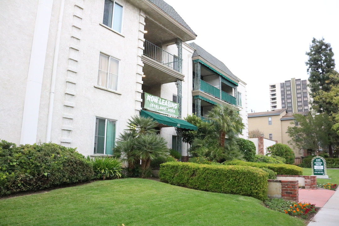 Pioneer Place Apartments in Glendale, CA - Building Photo