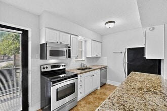 7736 Meadow Rd, Unit 203 in Dallas, TX - Building Photo - Building Photo