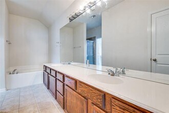 1608 Castle Creek Dr in Little Elm, TX - Building Photo - Building Photo