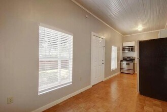 611 Nelray Blvd in Austin, TX - Building Photo - Building Photo