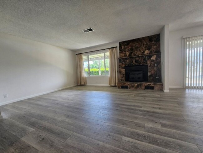 13277 Anchor Village in Clearlake Oaks, CA - Building Photo - Building Photo