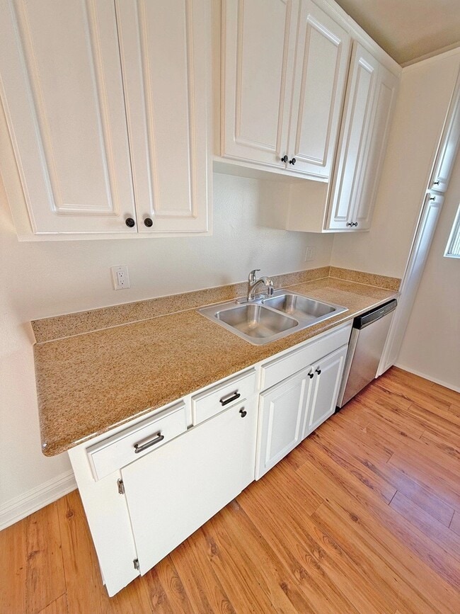 5000 Whitsett Ave, Unit 203 in Los Angeles, CA - Foto de edificio - Building Photo