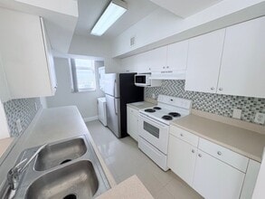 5085 NW 7th St, Unit 1416 in Miami, FL - Building Photo - Building Photo