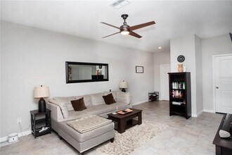 7609 Ginger Lily Ct in Tampa, FL - Foto de edificio - Building Photo