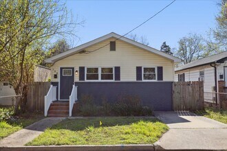 108 E Kelly Ave in Hampton, VA - Building Photo - Building Photo
