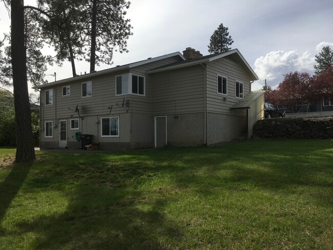 1121 2nd St in Cheney, WA - Building Photo - Building Photo