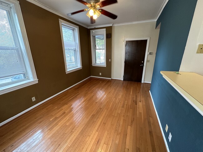 8 W Hollister St, Unit 8 West Hollister Apt 2 in Cincinnati, OH - Foto de edificio - Building Photo