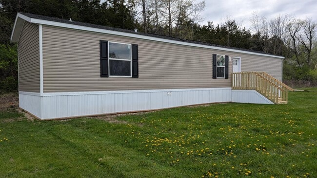 15462 Lewis Rd in Dubuque, IA - Building Photo - Building Photo