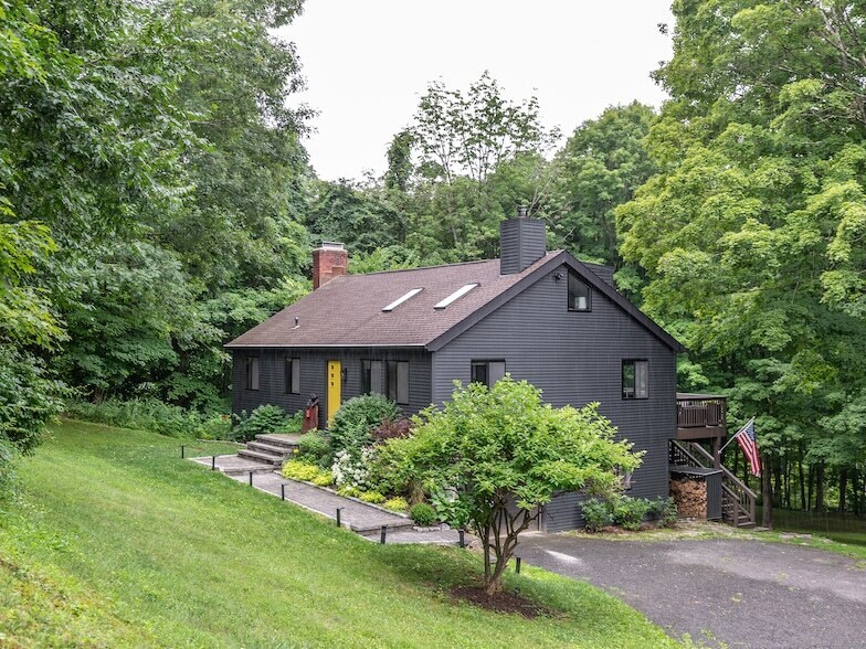 3 Burnett Rd in New Milford, CT - Building Photo