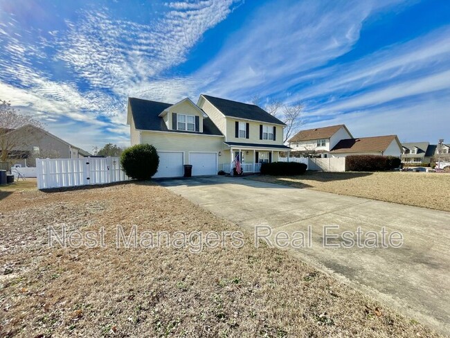 270 Lenoir Dr in Spring Lake, NC - Building Photo - Building Photo