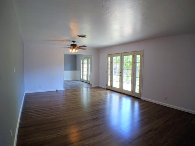 708 Douglas Ln in Chico, CA - Building Photo - Building Photo