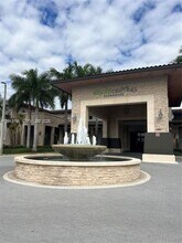 7925 NW 104th Ave in Doral, FL - Foto de edificio - Building Photo