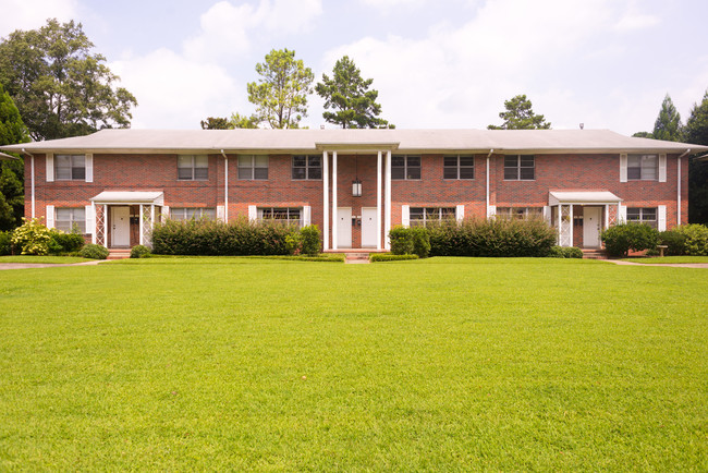 Canterbury Gardens in Birmingham, AL - Building Photo - Building Photo