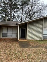 27 Glenwood Ct in Millbrook, AL - Building Photo