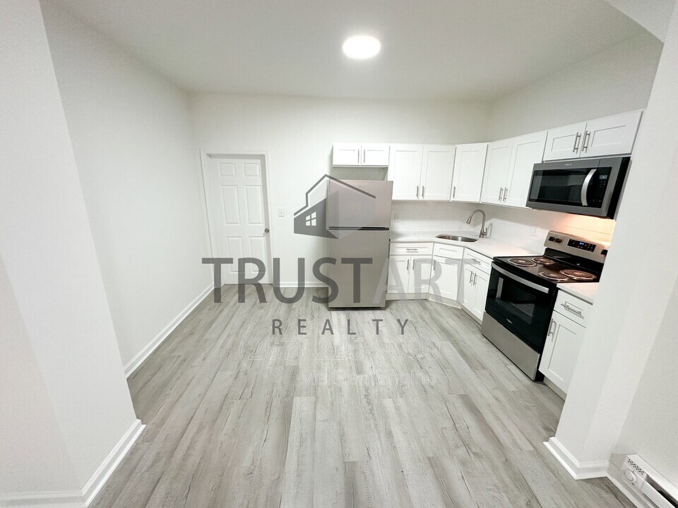 2153 W Grange Ave in Philadelphia, PA - Building Photo