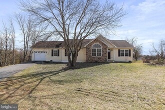 19 Tie Run Rd in Martinsburg, WV - Building Photo - Building Photo