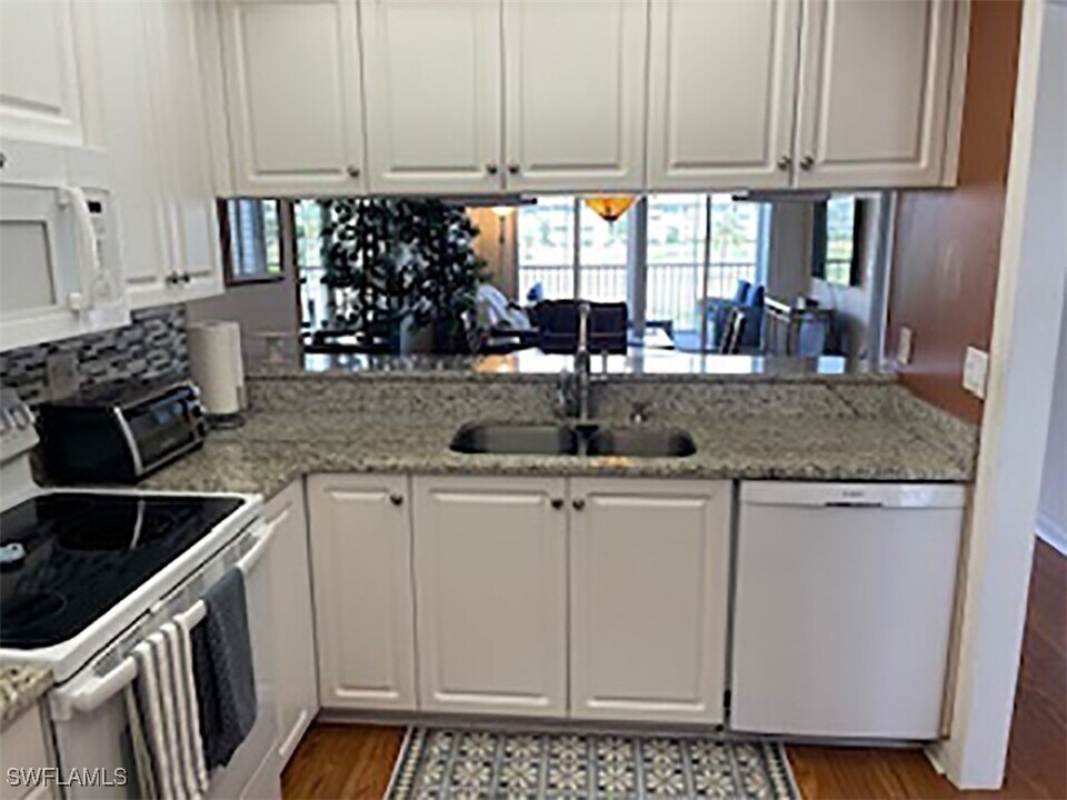 14751 Hole in 1 Cir in Ft. Myers, FL - Building Photo