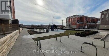 200 Lagerfeld Dr in Brampton, ON - Building Photo - Building Photo