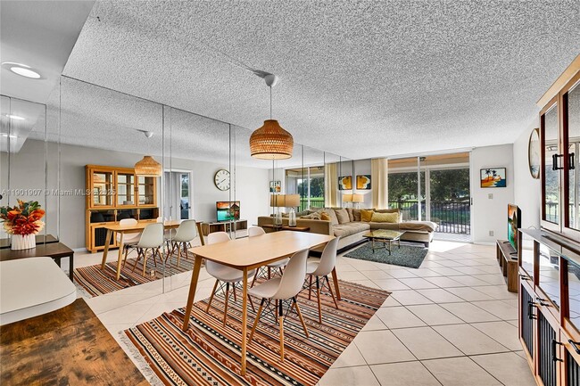 property at 3001 W Rolling Hills Cir