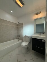 307 N Hollywood Way in Burbank, CA - Foto de edificio - Building Photo