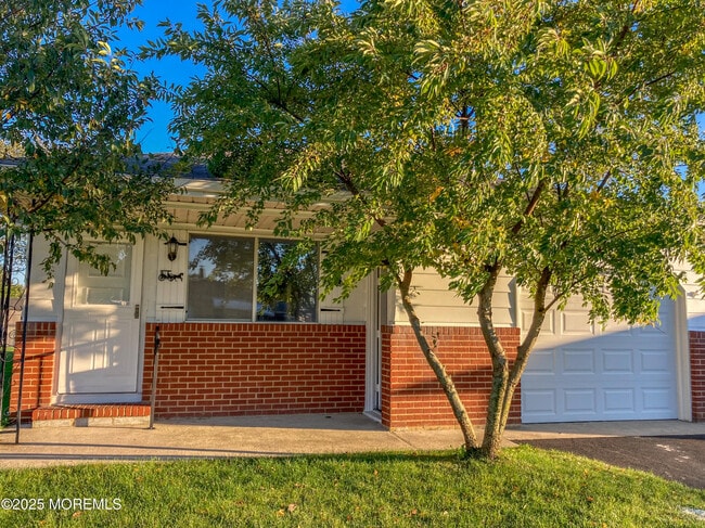10 Newcastle Ct in Toms River, NJ - Building Photo - Building Photo