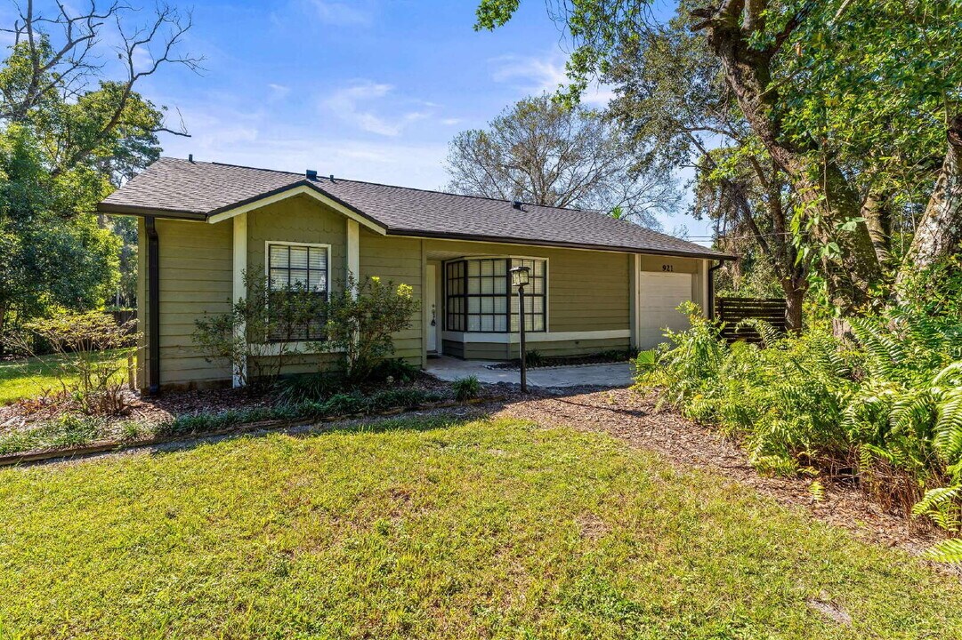 921 Pine St in Oviedo, FL - Building Photo