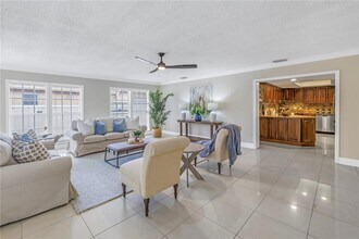 2267 Heron Cir in Clearwater, FL - Building Photo - Building Photo