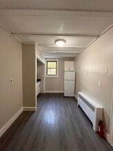 79 E 25th St, Unit 1L in Bayonne, NJ - Foto de edificio - Building Photo