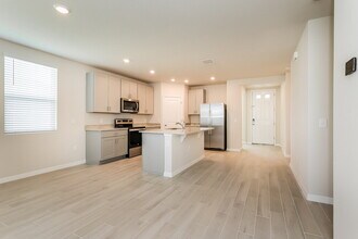 1134 Oak Vly Dr in Auburndale, FL - Foto de edificio - Building Photo