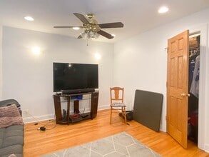 922 W Addison St, Unit G in Chicago, IL - Building Photo - Building Photo