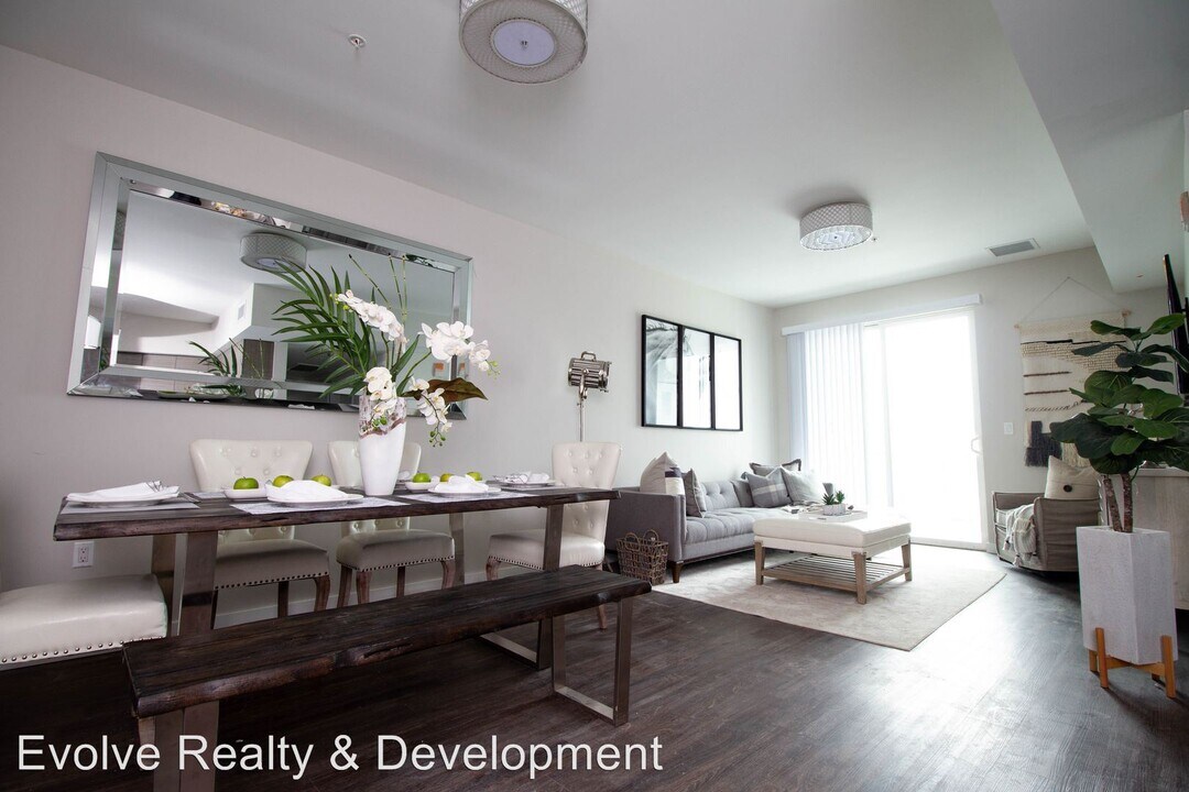 11011 Otsego St in Los Angeles, CA - Building Photo