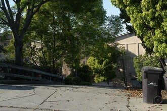 19525 Maubert Ave in San Leandro, CA - Foto de edificio - Building Photo