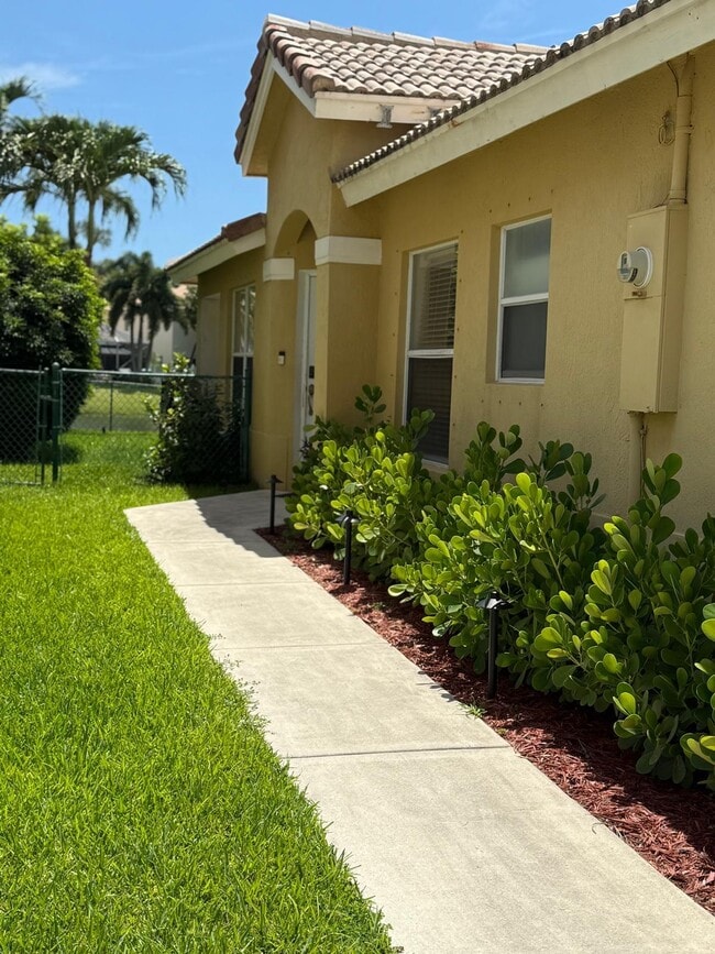 1139 Rialto Dr in Boynton Beach, FL - Building Photo - Building Photo