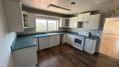 2510 Summit Dr in Escondido, CA - Foto de edificio - Building Photo