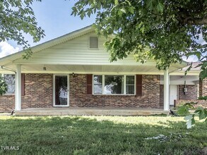 3655 W Allens Bridge Rd in Greeneville, TN - Building Photo - Building Photo