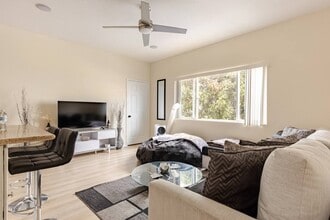 4218 Dalton Ave in Los Angeles, CA - Foto de edificio - Building Photo