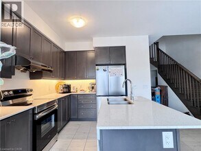 179 Broadacre Dr in Kitchener, ON - Building Photo - Building Photo