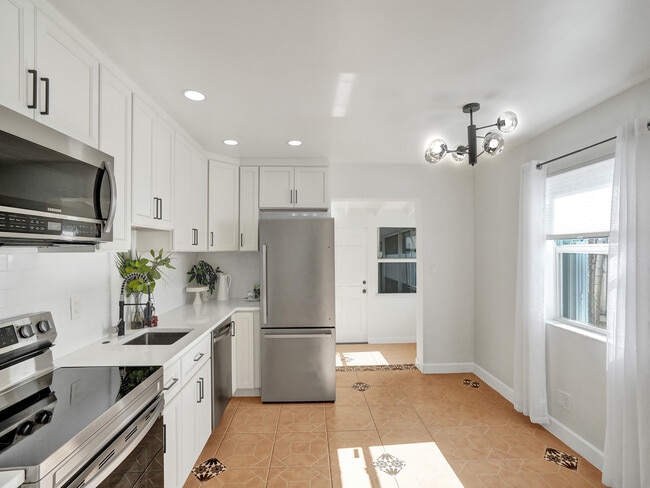 920 NE 34th Ct in Oakland Park, FL - Building Photo - Building Photo