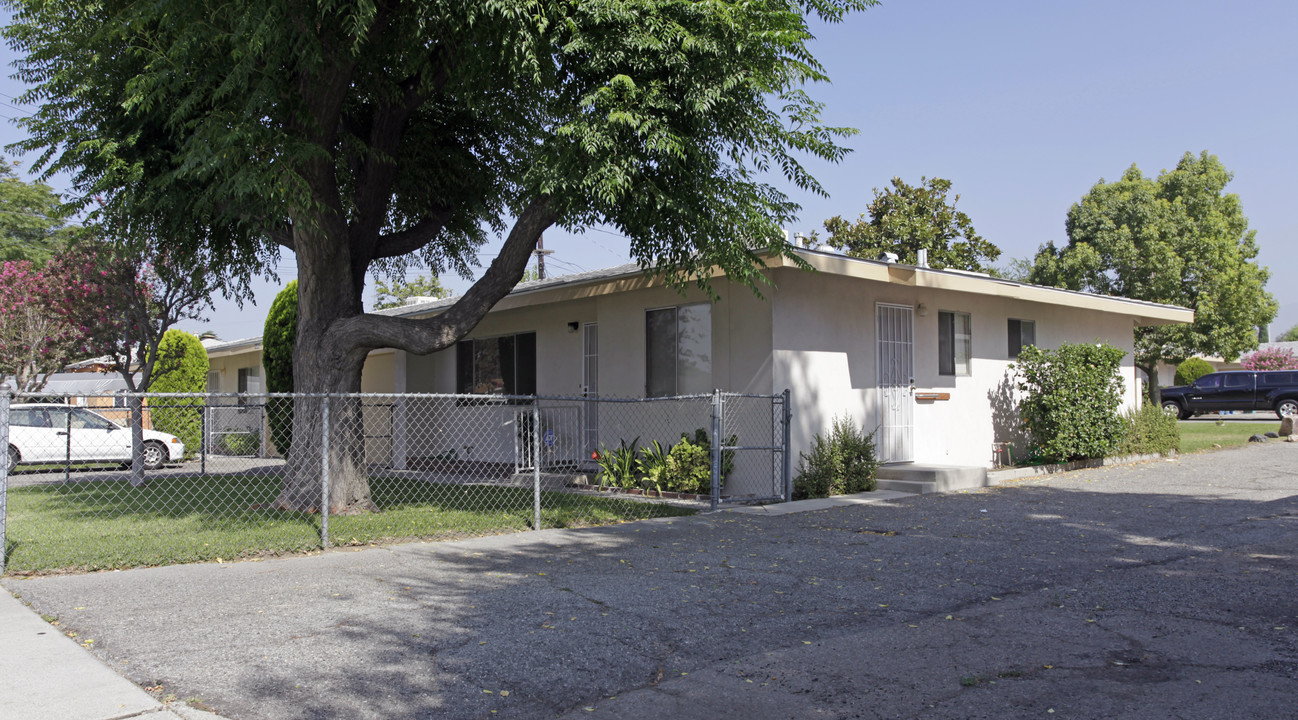 16354 Athol St in Fontana, CA - Building Photo