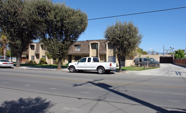 300 S Buena Vista St in Hemet, CA - Building Photo - Building Photo