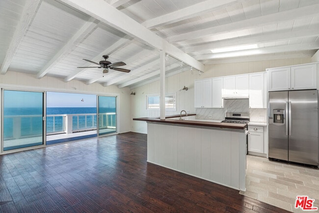 property at 25408 Malibu Rd