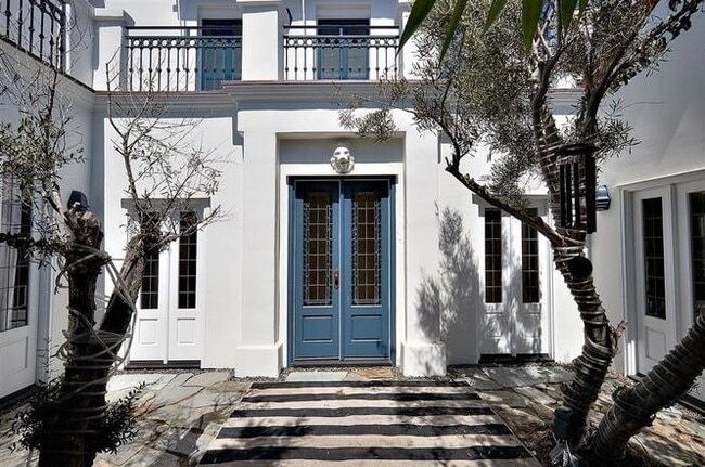 property at 1253 Torrey Pines Rd