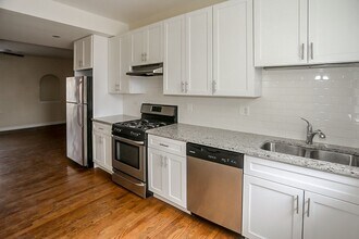 1821 W Leland Ave, Unit 1821-1 in Chicago, IL - Foto de edificio - Building Photo