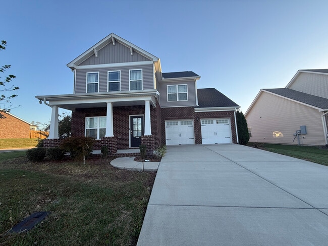 1015 Westgate Dr in Gallatin, TN - Foto de edificio - Building Photo